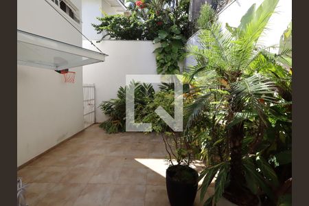 Quintal de casa à venda com 3 quartos, 351m² em Jardim Lar Sao Paulo, São Paulo