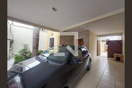 Garagem de casa à venda com 3 quartos, 358m² em Jardim Juá, São Paulo