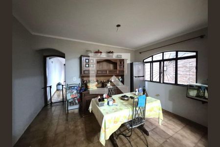 Casa à venda com 4 quartos, 205m² em Jardim Pinheiros, São Paulo