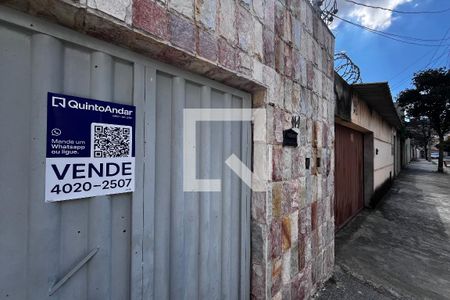 Plaquinha Instalada de casa à venda com 3 quartos, 180m² em Jaqueline, Belo Horizonte
