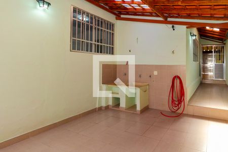 Casa 1 Área de Serviço de casa à venda com 3 quartos, 320m² em Vila Santa Clara, São Paulo