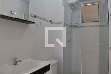 Banheiro de apartamento para alugar com 2 quartos, 45m² em Barreirinha, Curitiba