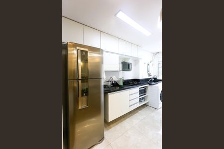 Cozinha de apartamento para alugar com 2 quartos, 50m² em Jardim Henriqueta, Taboão da Serra