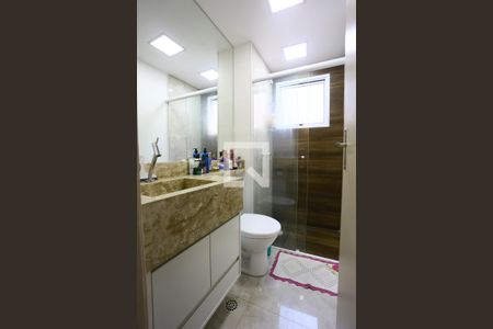 Banheiro de apartamento para alugar com 2 quartos, 50m² em Jardim Henriqueta, Taboão da Serra