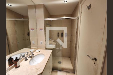 Banheiro de kitnet/studio para alugar com 1 quarto, 20m² em Jardim Europa, São Paulo