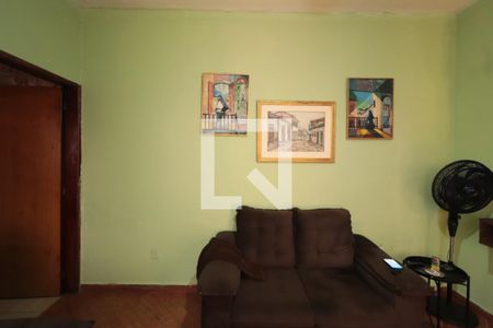 Sala de casa à venda com 2 quartos, 240m² em Vila Carrão, São Paulo