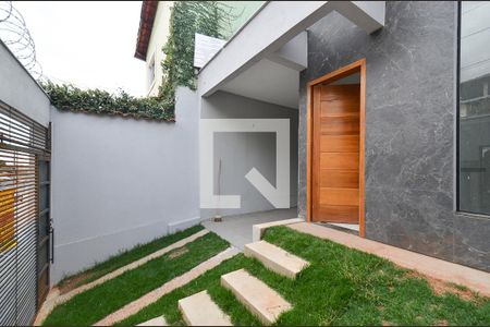 Área Privativa de casa à venda com 3 quartos, 200m² em Santa Efigênia, Belo Horizonte