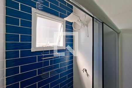 Banheiro de casa de condomínio para alugar com 2 quartos, 62m² em Guilhermina, Praia Grande