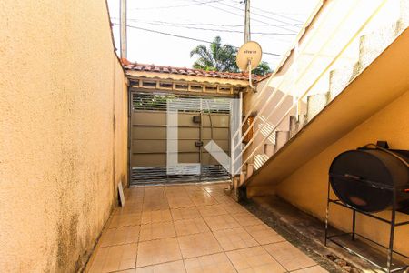 Garagem de casa à venda com 3 quartos, 110m² em Itaquera, São Paulo