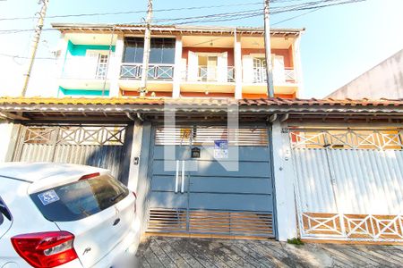 Fachada + Plaquinha de casa à venda com 3 quartos, 110m² em Itaquera, São Paulo