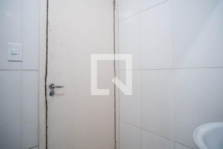 Banheiro de apartamento à venda com 2 quartos, 56m² em Vila Dalila, São Paulo