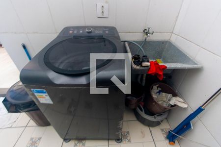 Área de Serviço de casa para alugar com 2 quartos, 160m² em Jardim Iva, São Paulo