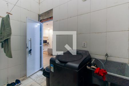 Área de Serviço de casa para alugar com 2 quartos, 160m² em Jardim Iva, São Paulo
