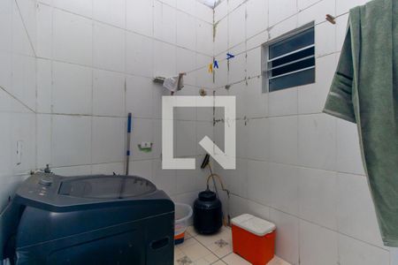 Área de Serviço de casa para alugar com 2 quartos, 160m² em Jardim Iva, São Paulo
