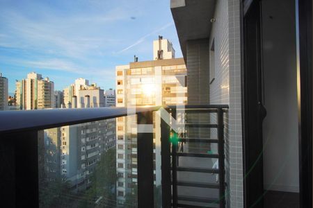 Varanda suíte de apartamento à venda com 2 quartos, 100m² em Santa Cecília, Porto Alegre