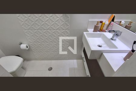 Banheiro da Suíte de casa de condomínio à venda com 3 quartos, 194m² em Vila Valparaíso, Santo André