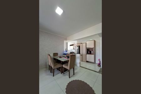 Sala de apartamento para alugar com 2 quartos, 82m² em Vila Tupi, Praia Grande