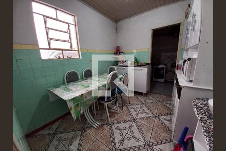 Casa à venda com 4 quartos, 240m² em Parque Peruche, São Paulo