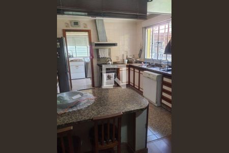 Casa à venda com 3 quartos, 330m² em Jardim do Salso, Porto Alegre