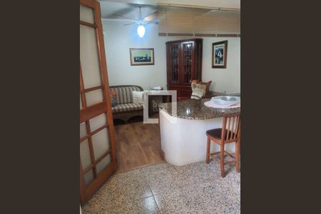 Casa à venda com 3 quartos, 330m² em Jardim do Salso, Porto Alegre