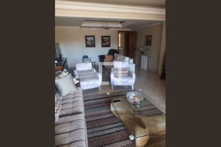 Casa à venda com 3 quartos, 330m² em Jardim do Salso, Porto Alegre