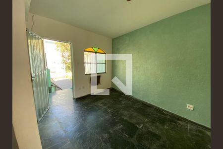 Sala/Quarto de casa para alugar com 1 quarto, 60m² em Tanque, Rio de Janeiro