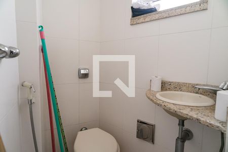Banheiro de serviço de apartamento à venda com 3 quartos, 80m² em Icaraí, Niterói