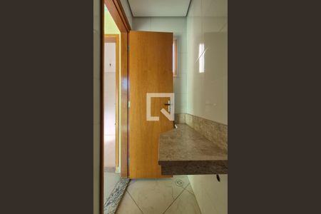 Banheiro de Serviço de casa de condomínio à venda com 2 quartos, 120m² em Vila Príncipe de Gales, Santo André
