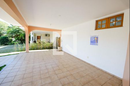 Garagem de casa de condomínio para alugar com 4 quartos, 380m² em Esplanada Independência, Taubaté