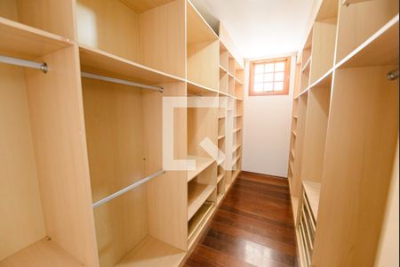 Closet da suíte 2 de casa de condomínio para alugar com 4 quartos, 380m² em Esplanada Independência, Taubaté