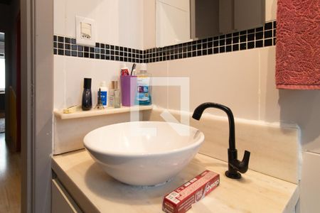 Banheiro de apartamento à venda com 1 quarto, 41m² em Menino Deus, Porto Alegre