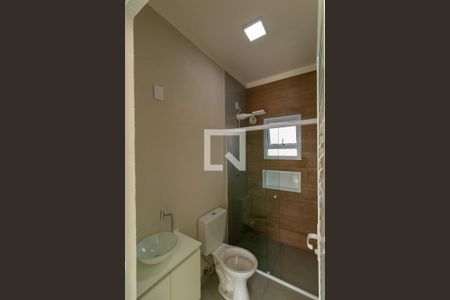 Banheiro de kitnet/studio para alugar com 1 quarto, 28m² em Vila Santo Antônio, Cotia