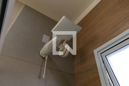 Banheiro de kitnet/studio para alugar com 1 quarto, 28m² em Vila Santo Antônio, Cotia