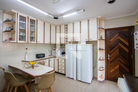 Cozinha de apartamento à venda com 3 quartos, 180m² em Vila Bastos, Santo André