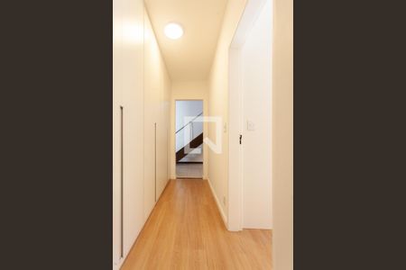 Corredor de casa à venda com 3 quartos, 600m² em Trevo, Belo Horizonte