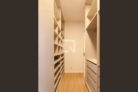 Closet da suíte 1 de casa à venda com 3 quartos, 600m² em Trevo, Belo Horizonte