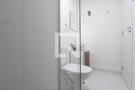 Banheiro de apartamento para alugar com 1 quarto, 26m² em Parque Industrial Tomas Edson, São Paulo