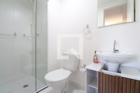 Banheiro de apartamento para alugar com 1 quarto, 26m² em Parque Industrial Tomas Edson, São Paulo