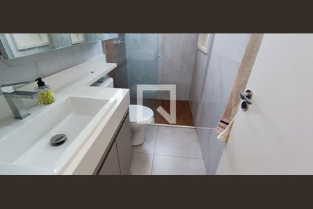 Banheiro da Suíte de apartamento para alugar com 2 quartos, 82m² em Parque Esplanada, Embu das Artes