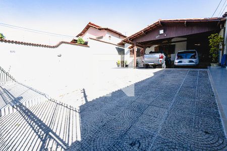 Garagem de casa para alugar com 4 quartos, 315m² em Itapoã, Belo Horizonte