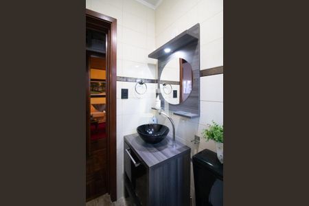 Banheiro de casa à venda com 3 quartos, 180m² em Nonoai, Porto Alegre