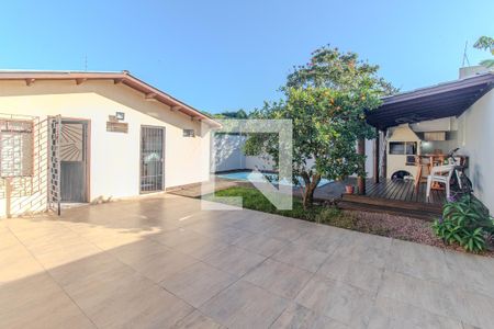 Quintal de casa à venda com 3 quartos, 180m² em Nonoai, Porto Alegre