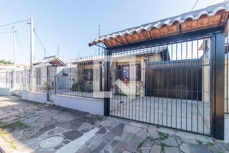 Fachada de casa à venda com 3 quartos, 180m² em Nonoai, Porto Alegre