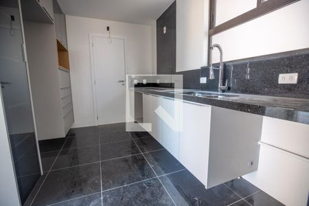 Cozinha de apartamento à venda com 4 quartos, 131m² em Lourdes, Belo Horizonte