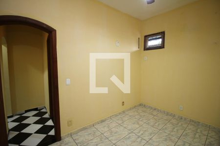 Quarto 1 de apartamento para alugar com 3 quartos, 110m² em Brás de Pina, Rio de Janeiro