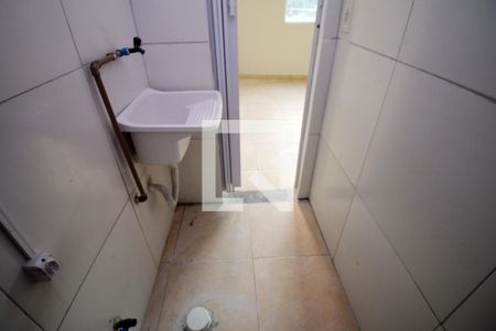 Banheiro de kitnet/studio para alugar com 1 quarto, 50m² em Brás de Pina, Rio de Janeiro