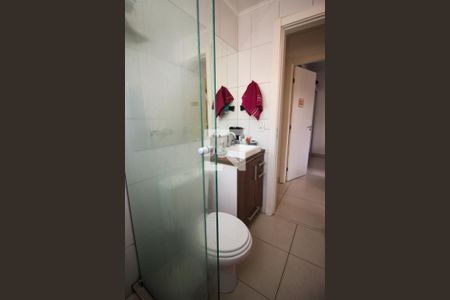 Banheiro Social de apartamento à venda com 3 quartos, 67m² em Santo Antônio, Porto Alegre