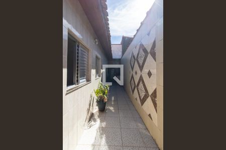 Corredor Lateral de casa à venda com 3 quartos, 140m² em Jardim Leila, Guarulhos