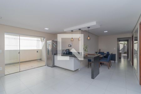 Cozinha de casa à venda com 3 quartos, 277m² em Horto, Belo Horizonte