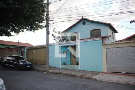 Fachada de casa à venda com 4 quartos, 439m² em Tirol, Contagem